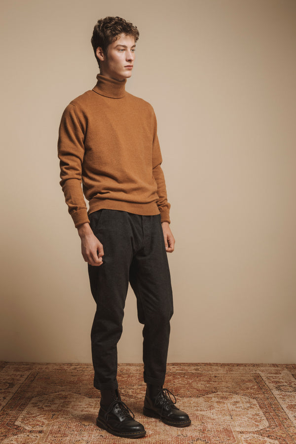 Scottish Cashmere Roll Neck in Vicuna