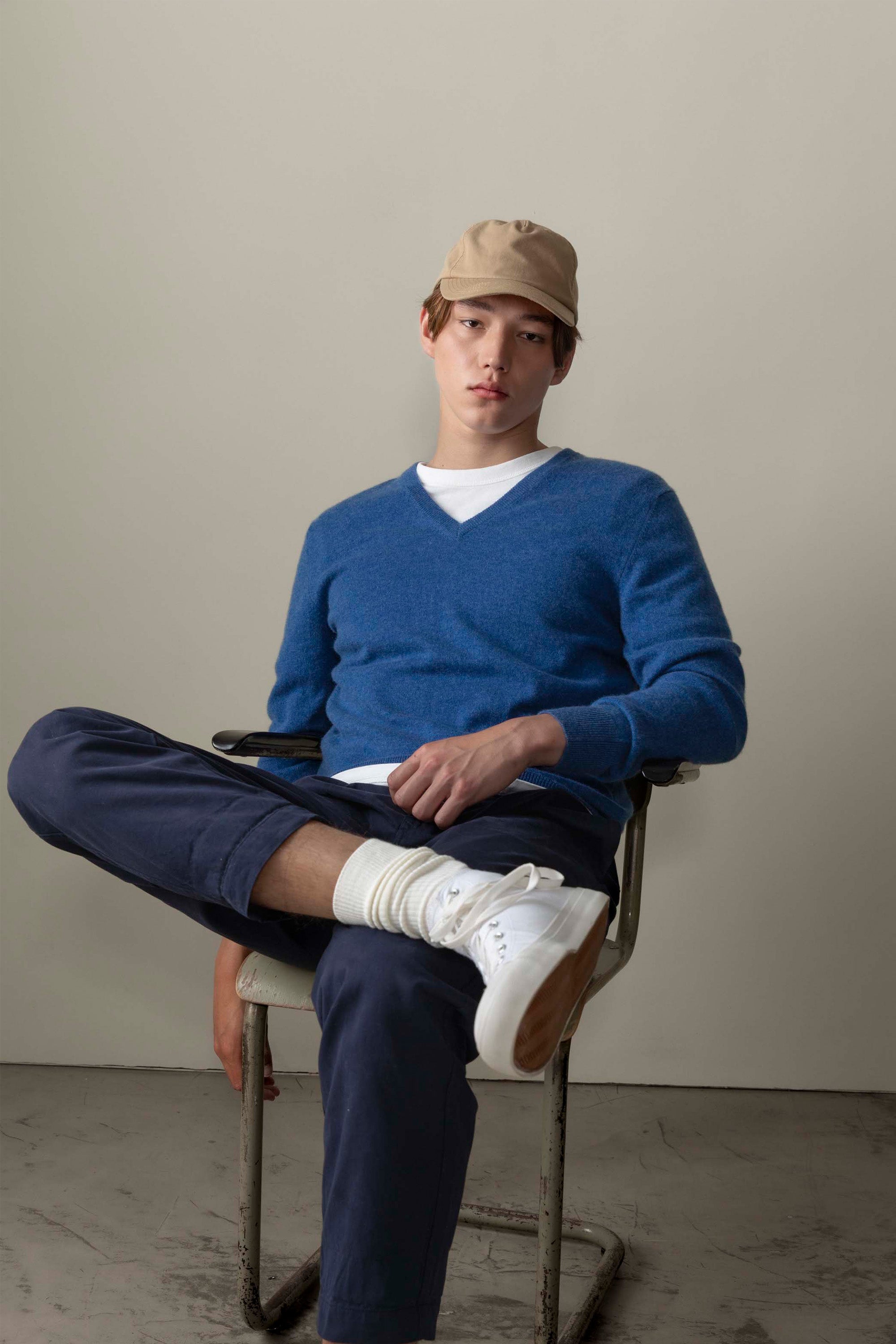 Men's Cashmere V Neck Jumper - Denim – Kiltane