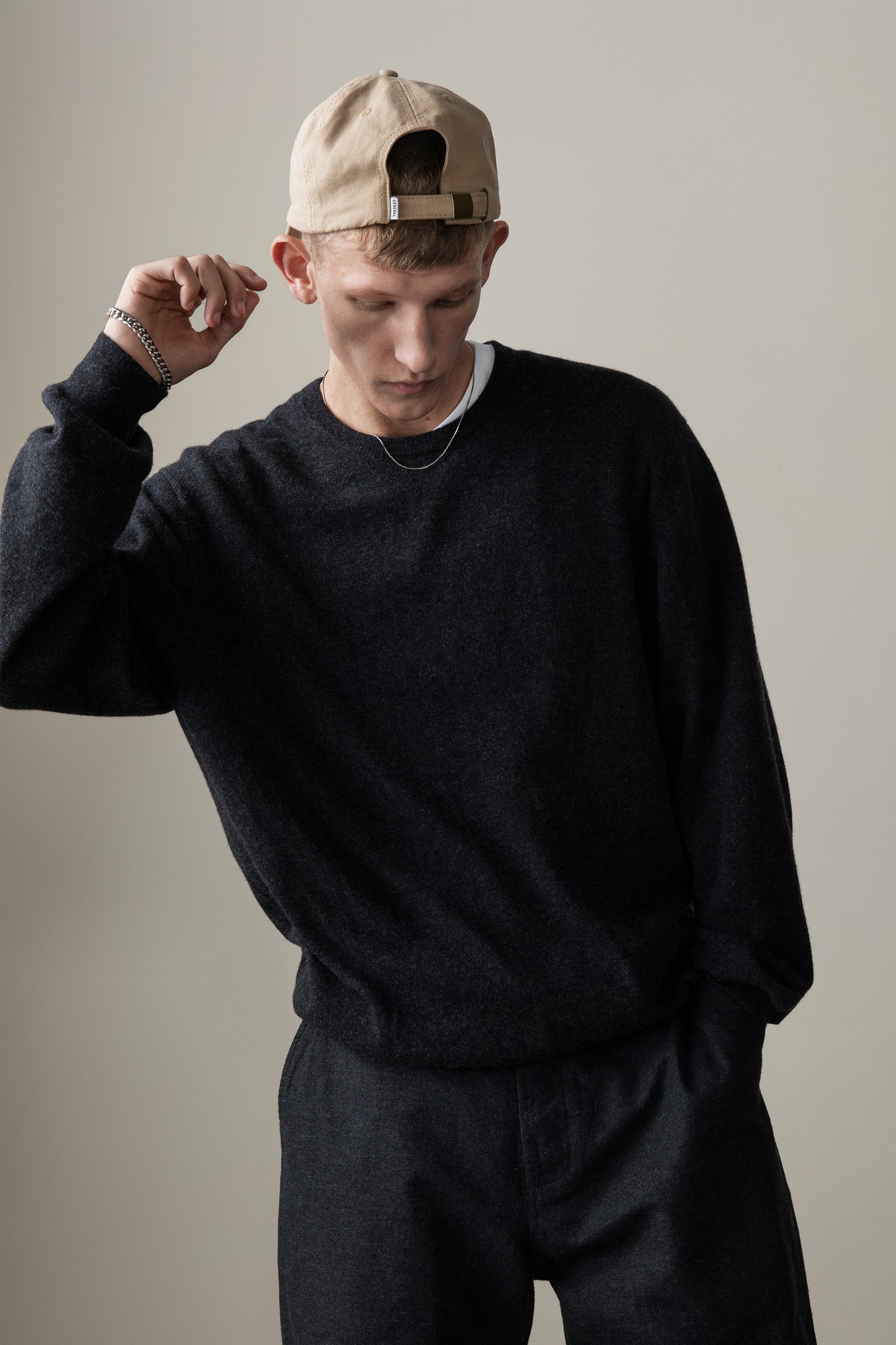 Men's Cashmere Crew Neck Jumper - Charcoal